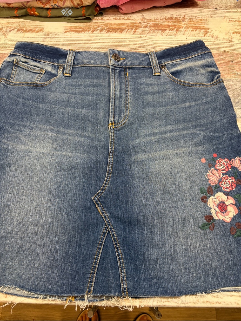 Women’s Blue Denim Skirt with Floral Embroidery‎ Seven7 Size 12